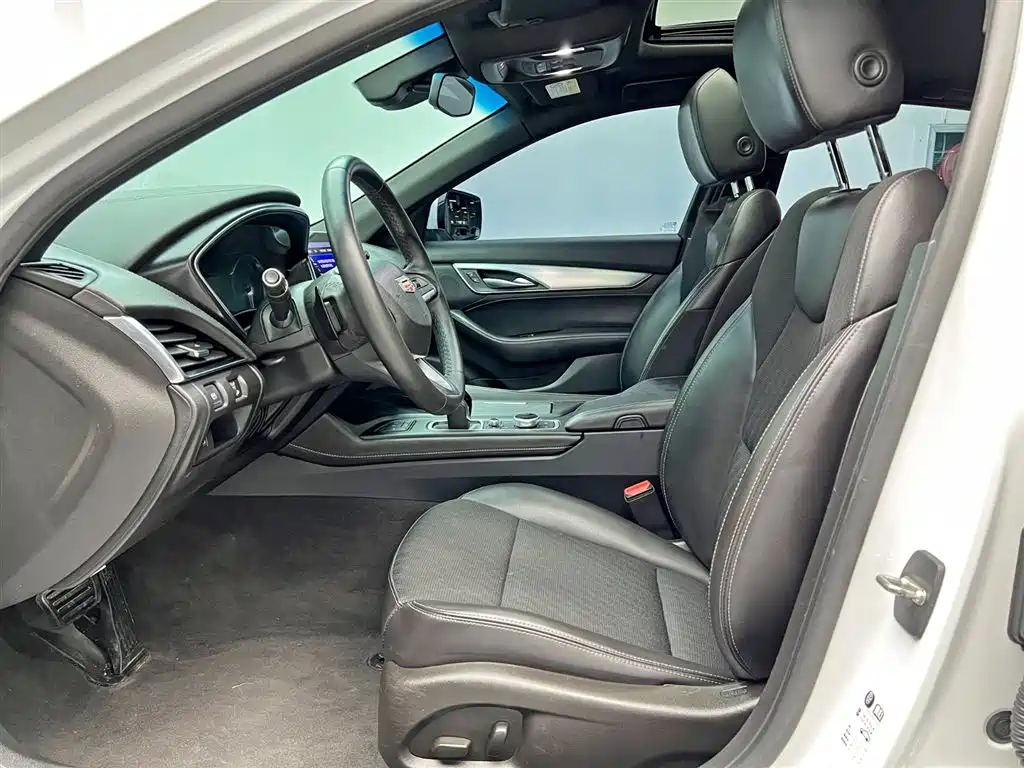 Cadillac CT5 — фото 15