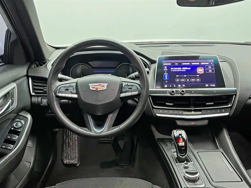 Cadillac CT5 — фото 19