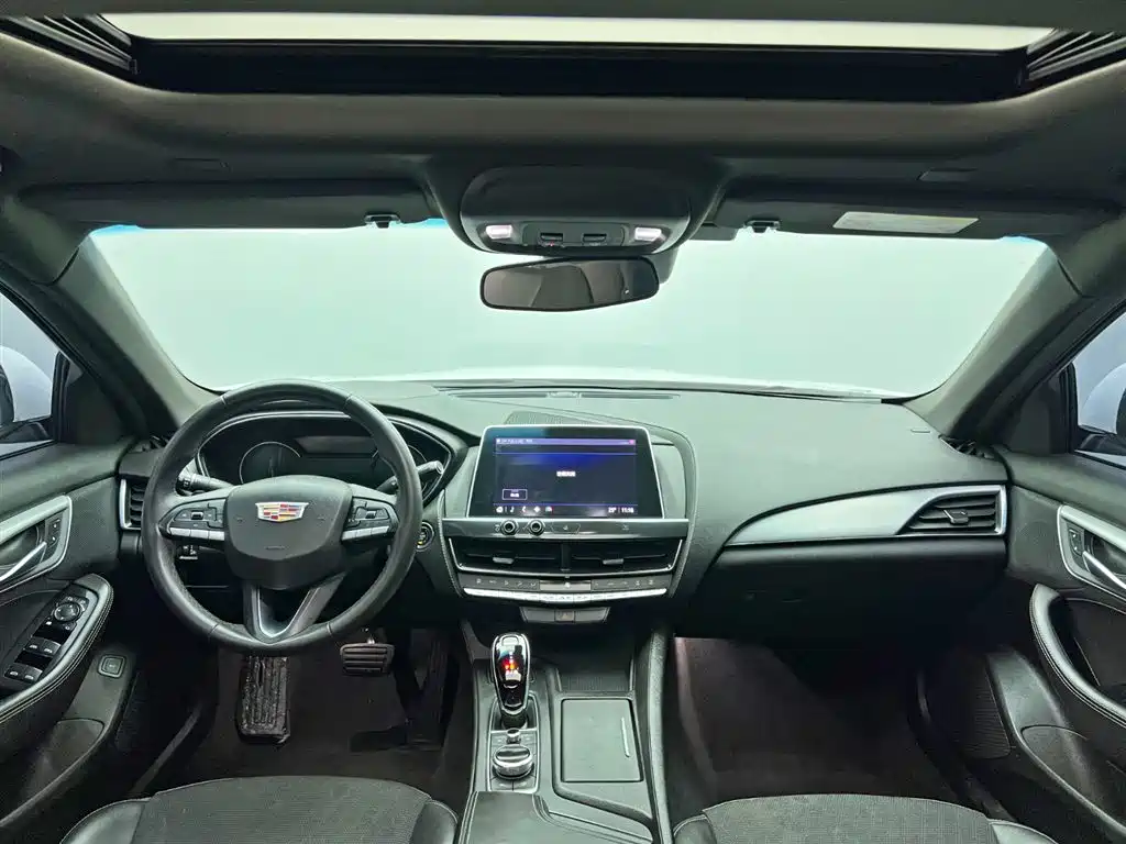 Cadillac CT5 — фото 21