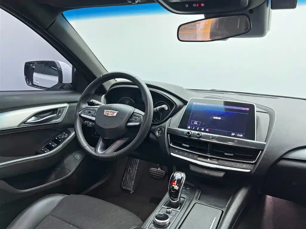 Cadillac CT5 — фото 23