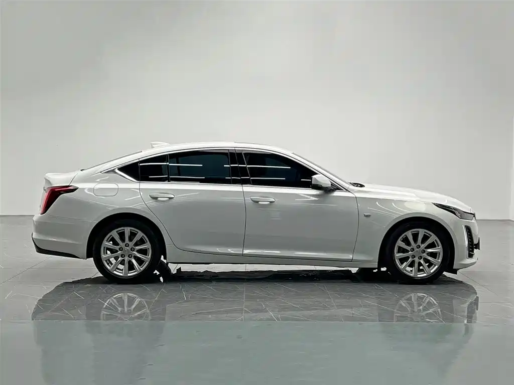 Cadillac CT5 — фото 7