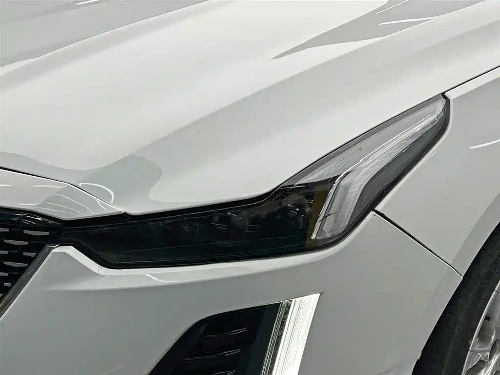 Cadillac CT5 — фото 9
