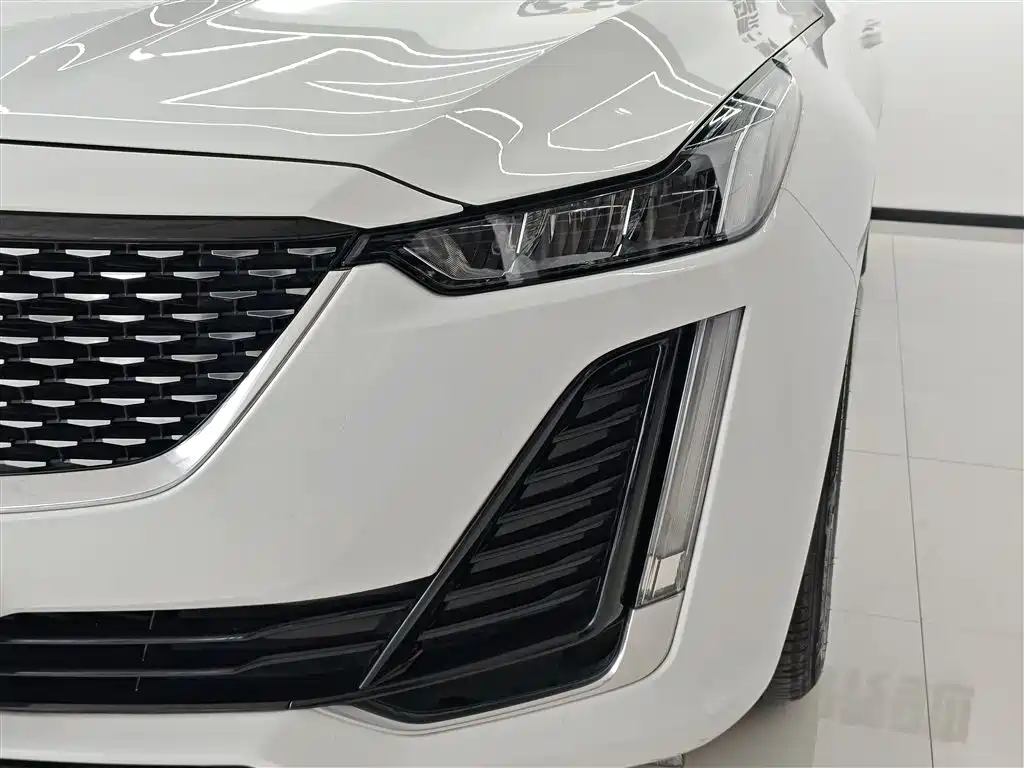 Cadillac CT5 — фото 4