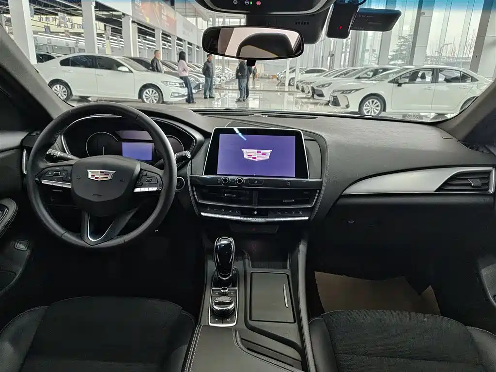 Cadillac CT5 — фото 8