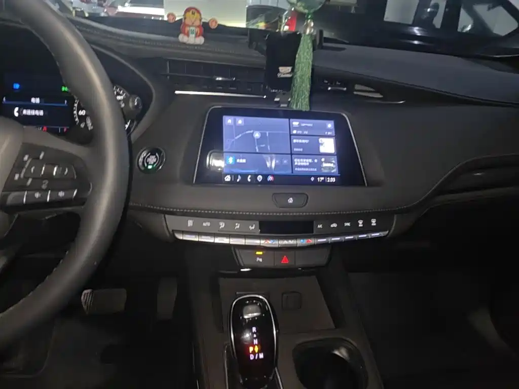 Cadillac XT4 — фото 13