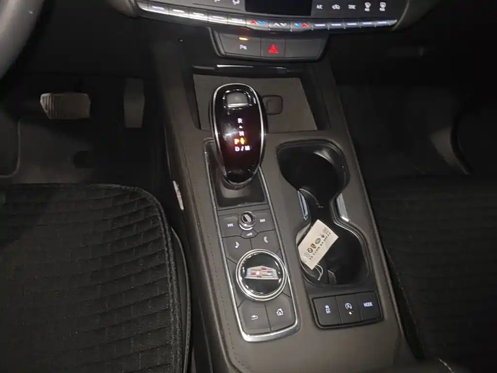 Cadillac XT4 — фото 14