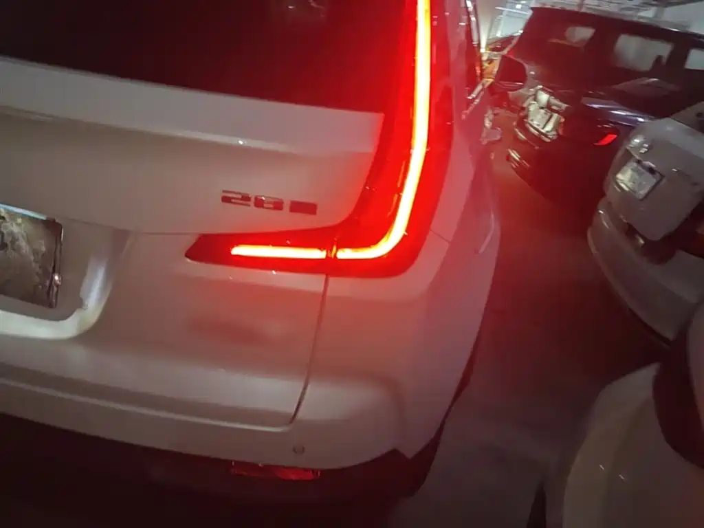 Cadillac XT4 — фото 8
