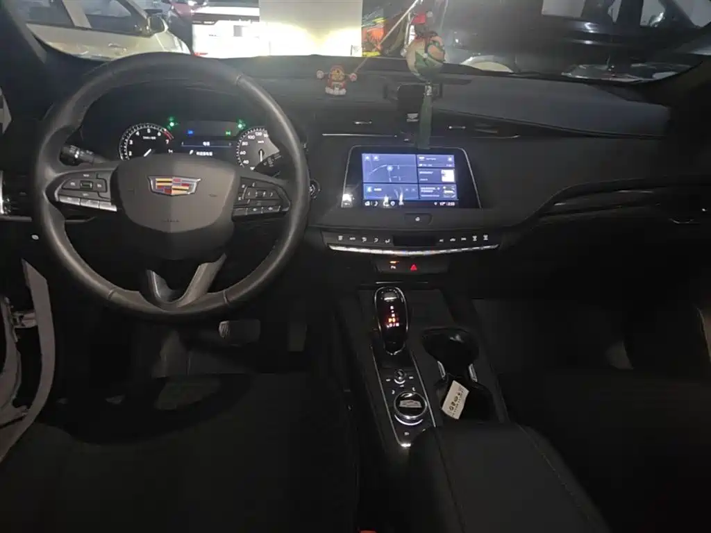 Cadillac XT4 — фото 10