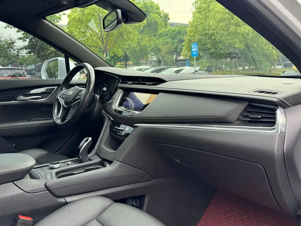 Cadillac XT5 — фото 17