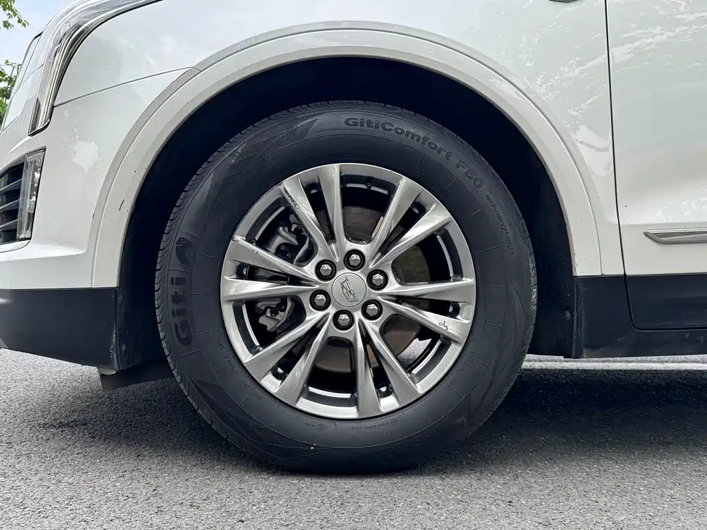 Cadillac XT5 — фото 8