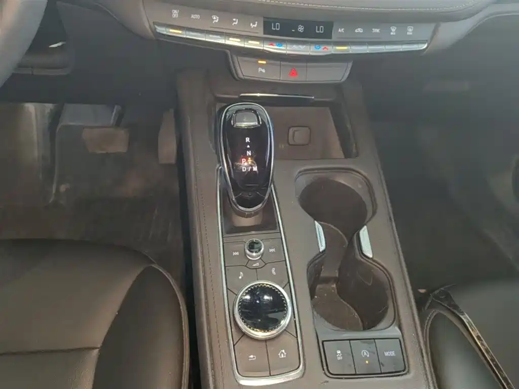 Cadillac XT4 — фото 14