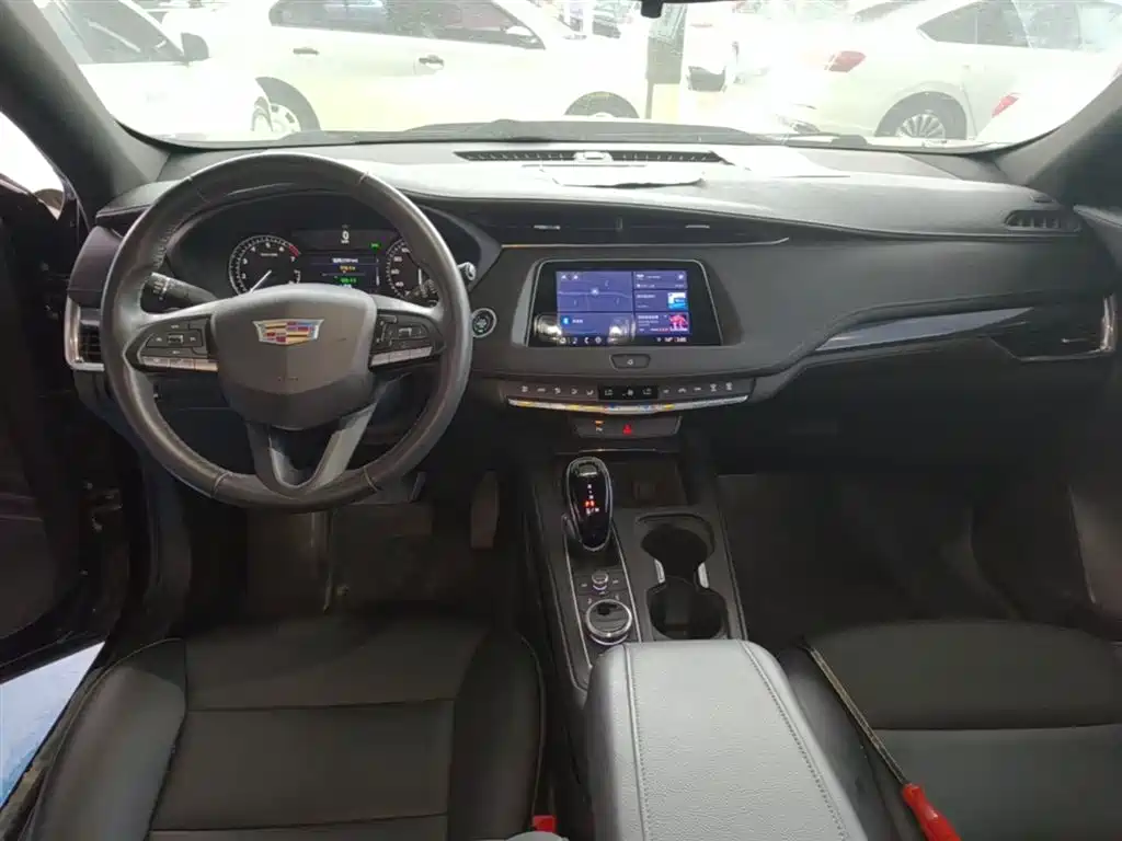 Cadillac XT4 — фото 10