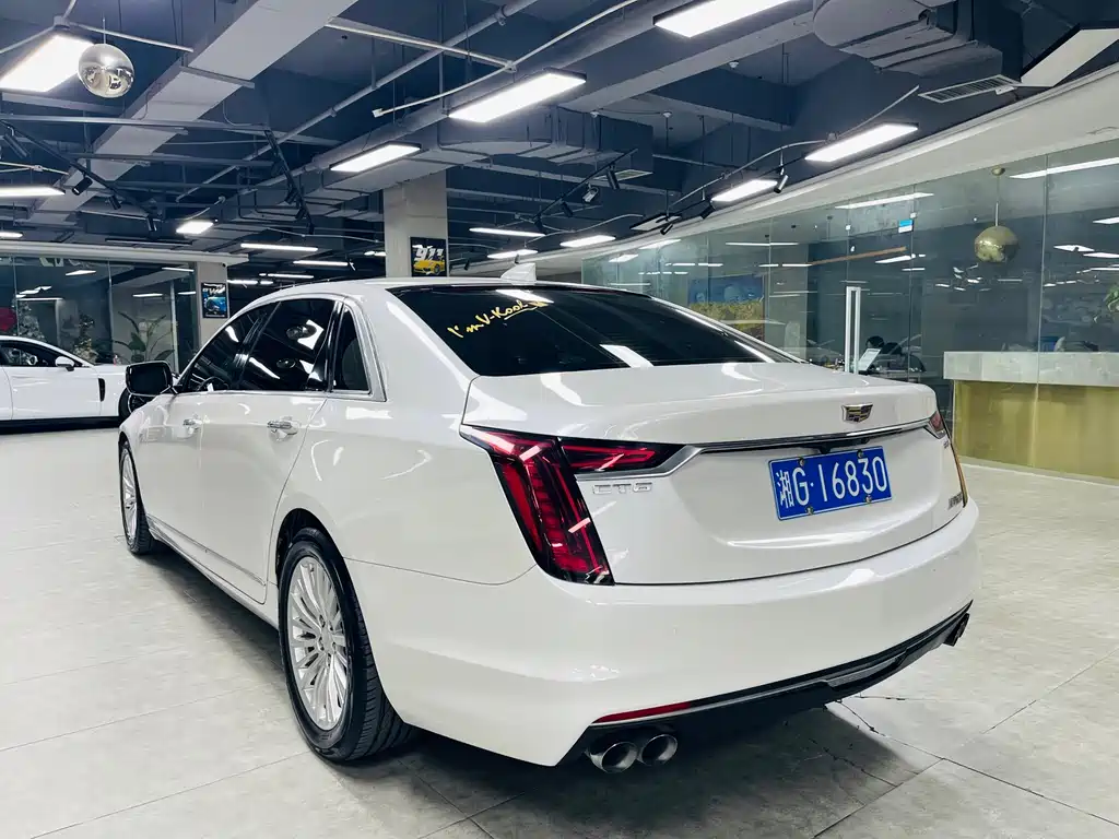 Cadillac CT6 — фото 4