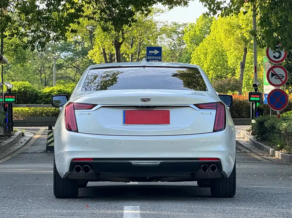 Cadillac CT6 — фото 15