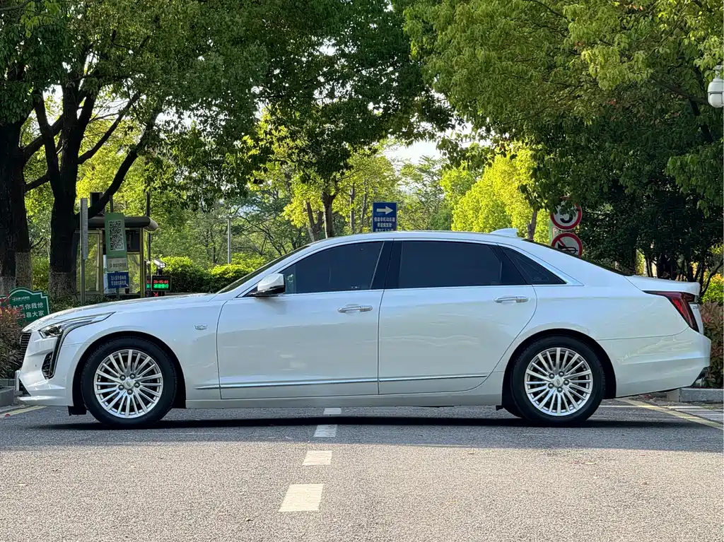 Cadillac CT6 — фото 16