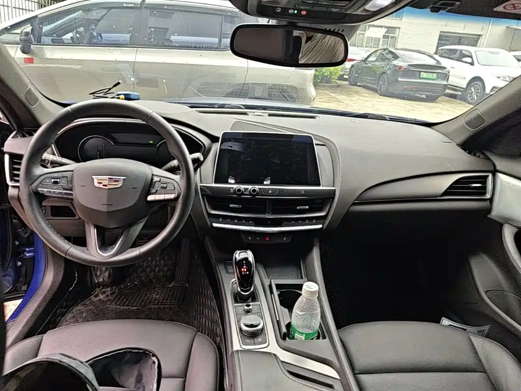 Cadillac CT5 — фото 10
