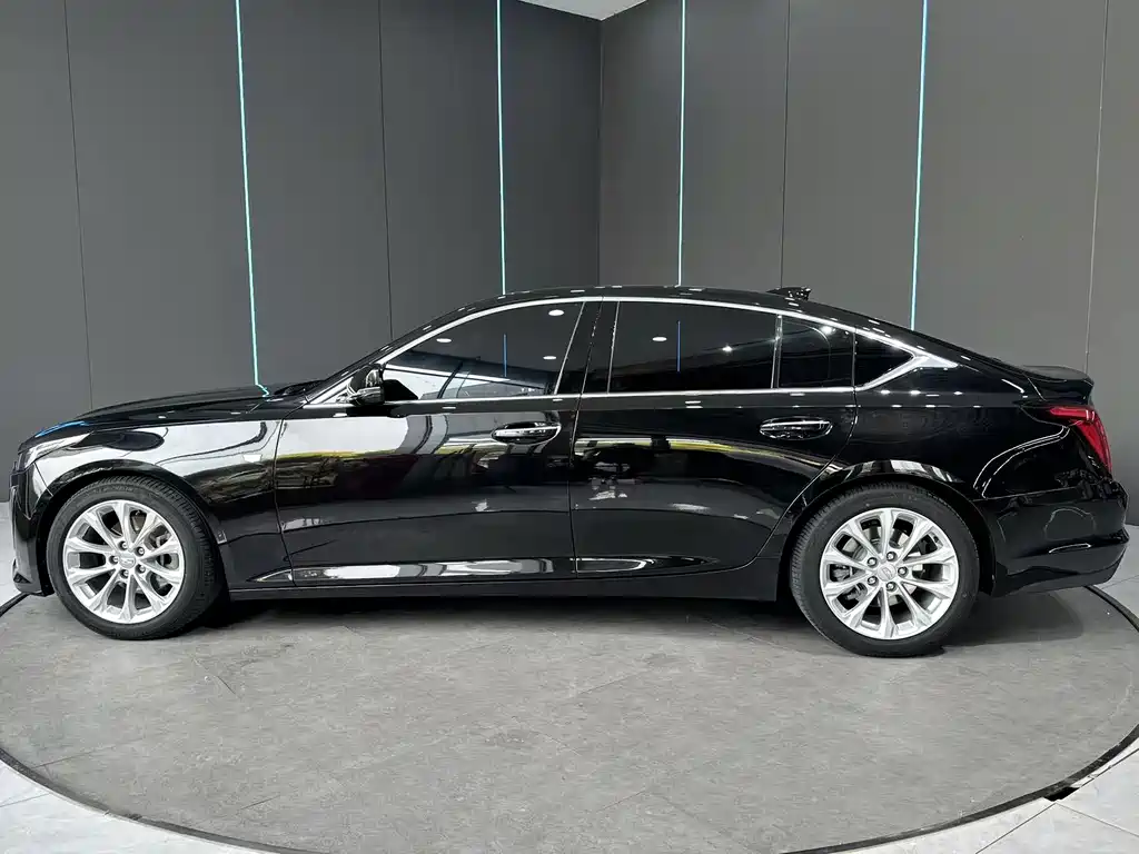 Cadillac CT5 — фото 4