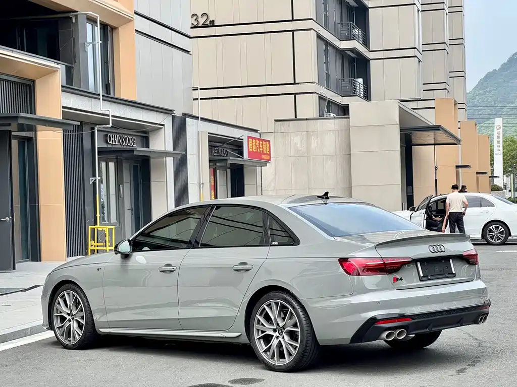 Audi S4 — фото 4