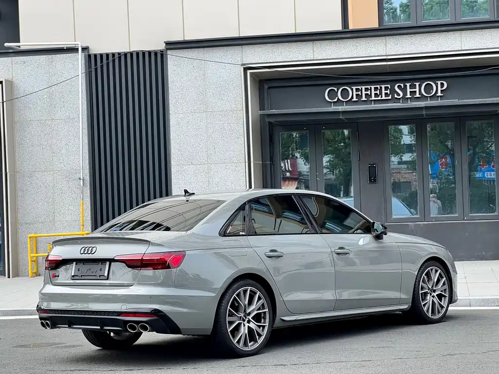 Audi S4 — фото 6
