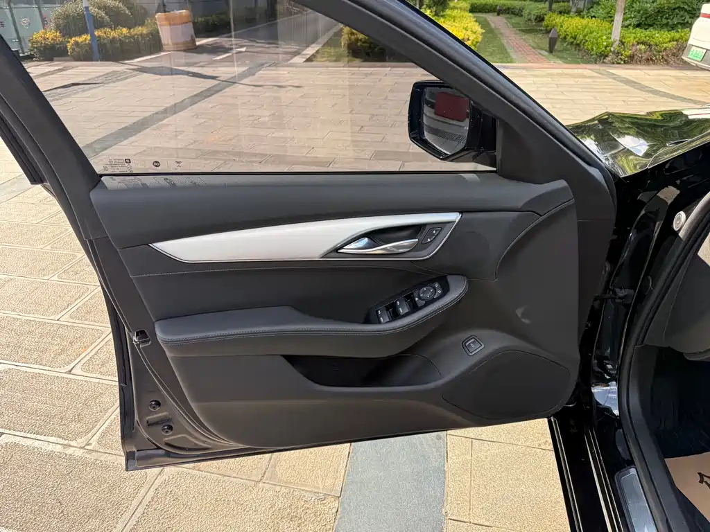 Cadillac CT5 — фото 17