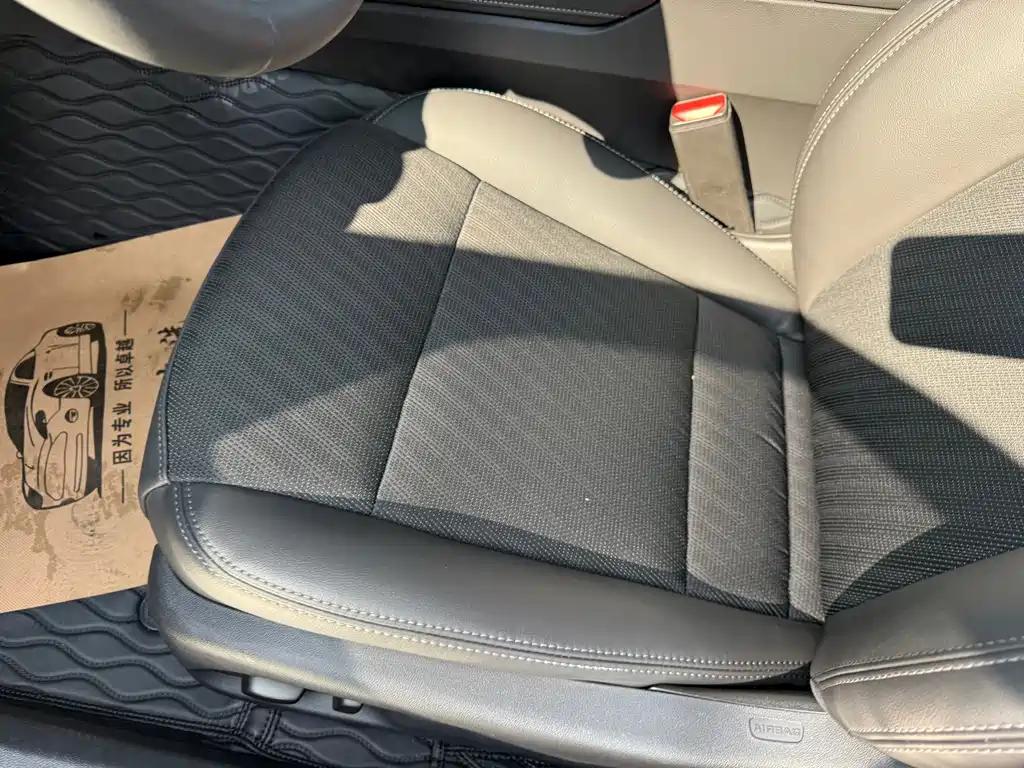 Cadillac CT5 — фото 20