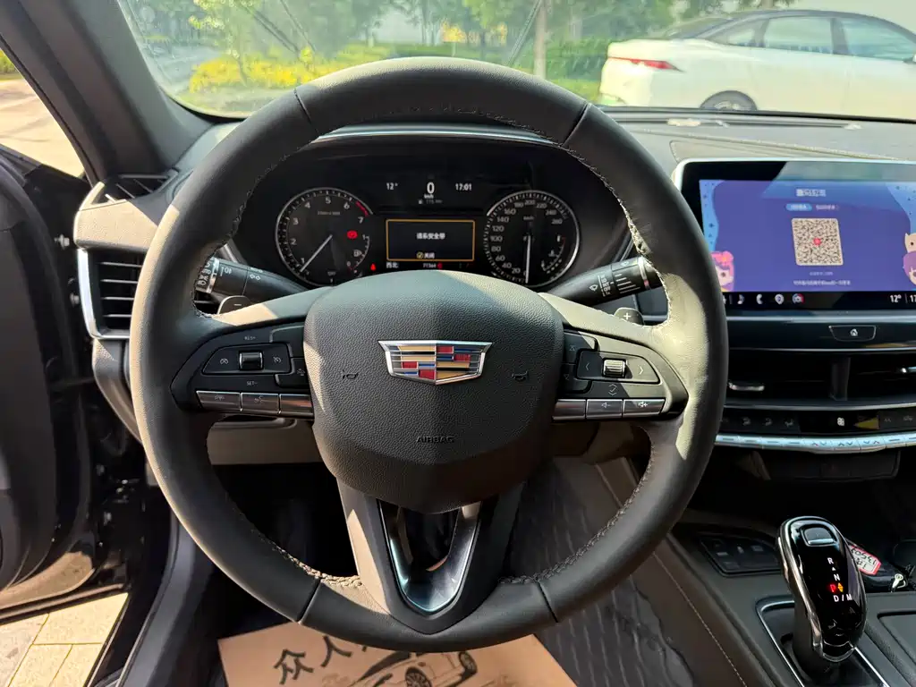 Cadillac CT5 — фото 24