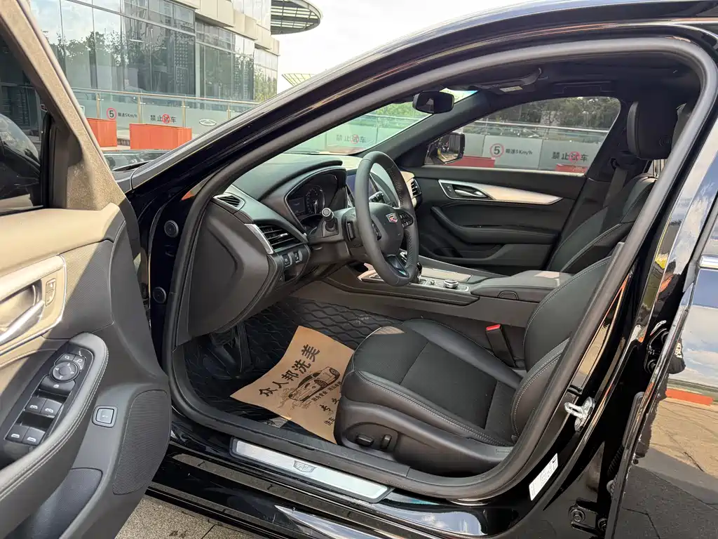 Cadillac CT5 — фото 4