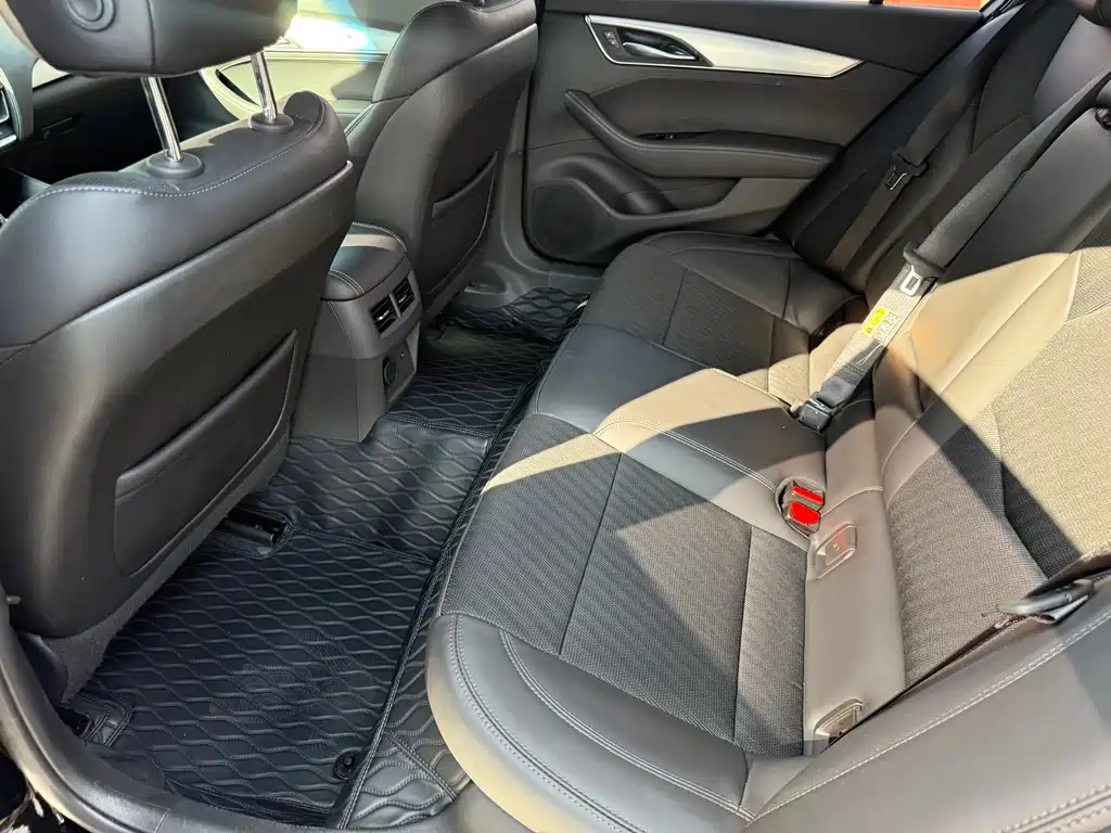 Cadillac CT5 — фото 31