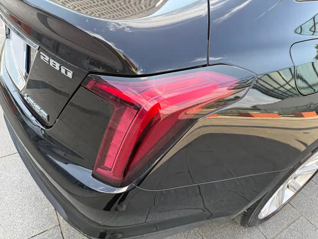 Cadillac CT5 — фото 37