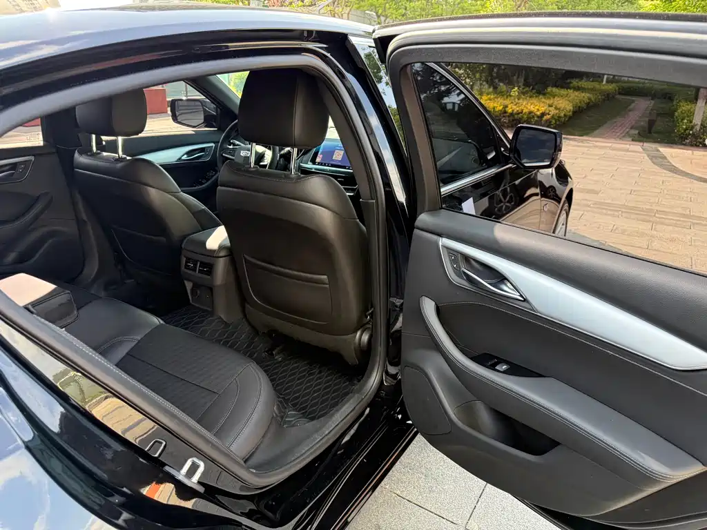 Cadillac CT5 — фото 41