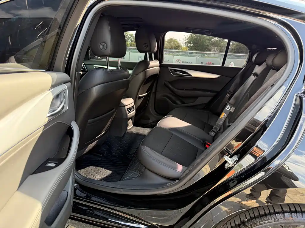 Cadillac CT5 — фото 6
