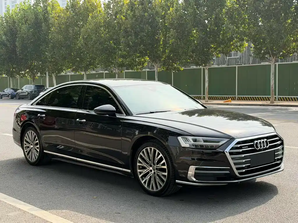 Audi A8 — фото 3