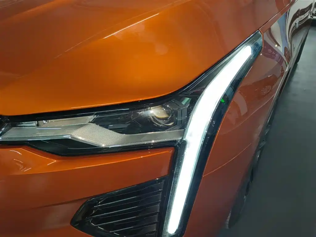 Cadillac CT4 — фото 23