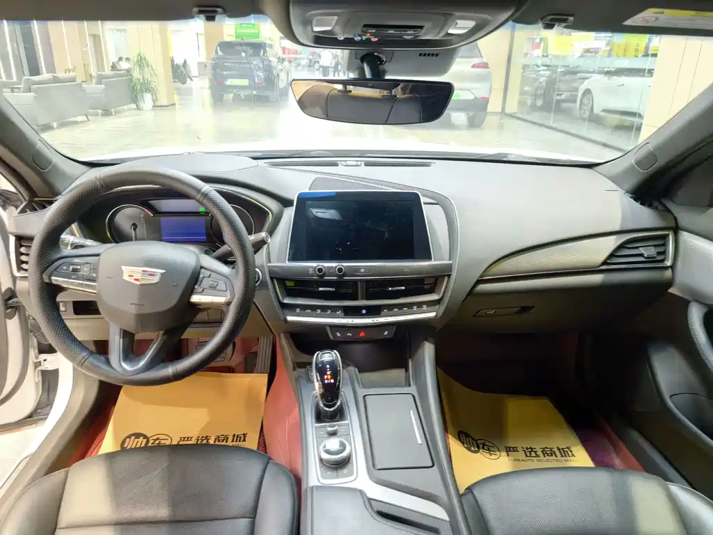 Cadillac CT5 — фото 9