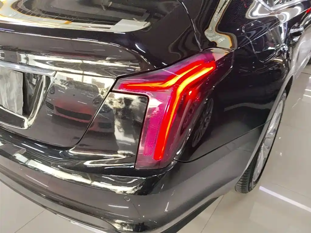 Cadillac CT5 — фото 8