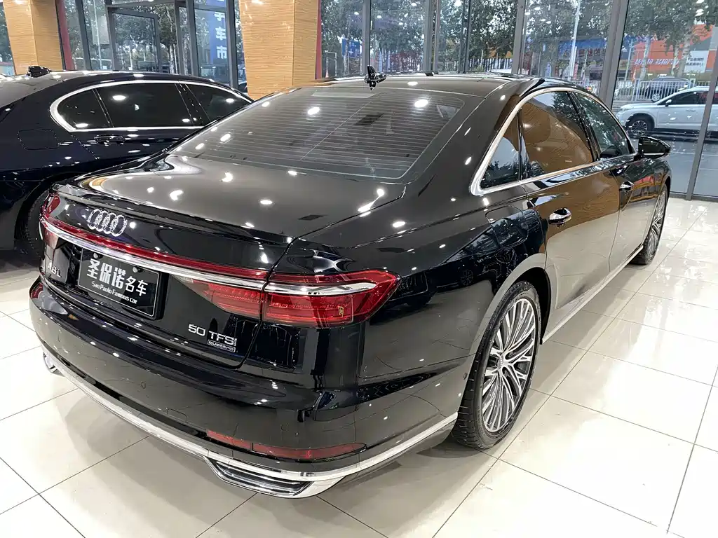 Audi A8 — фото 4