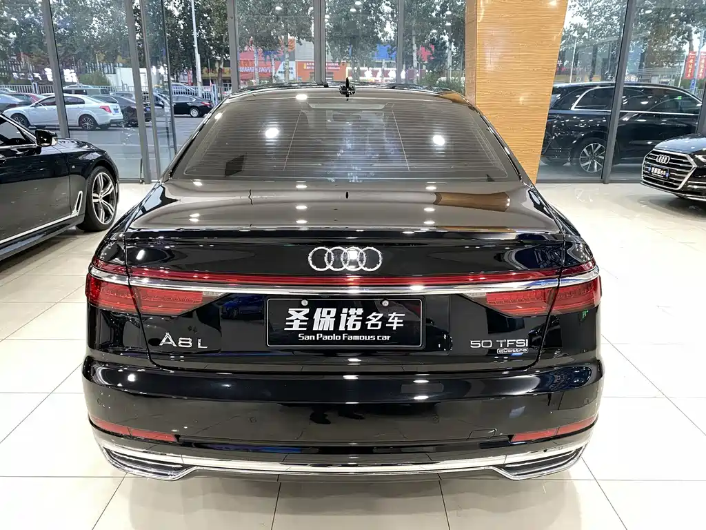 Audi A8 — фото 5