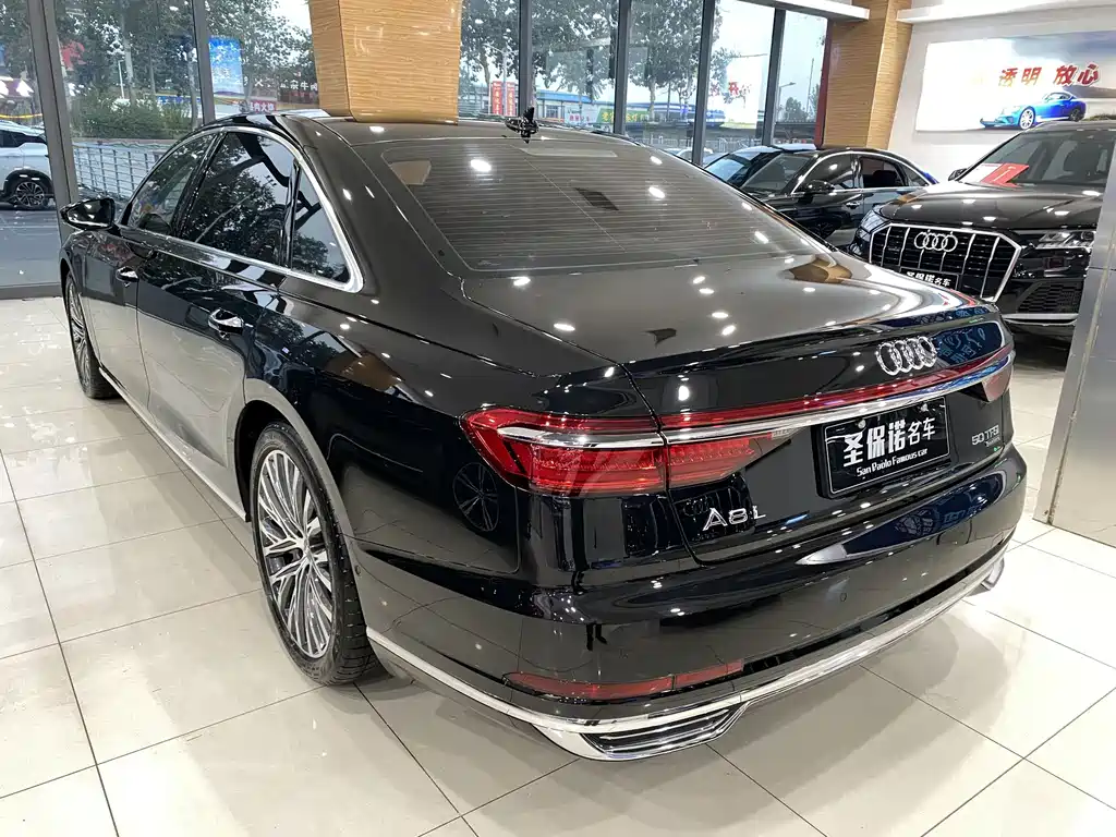 Audi A8 — фото 6