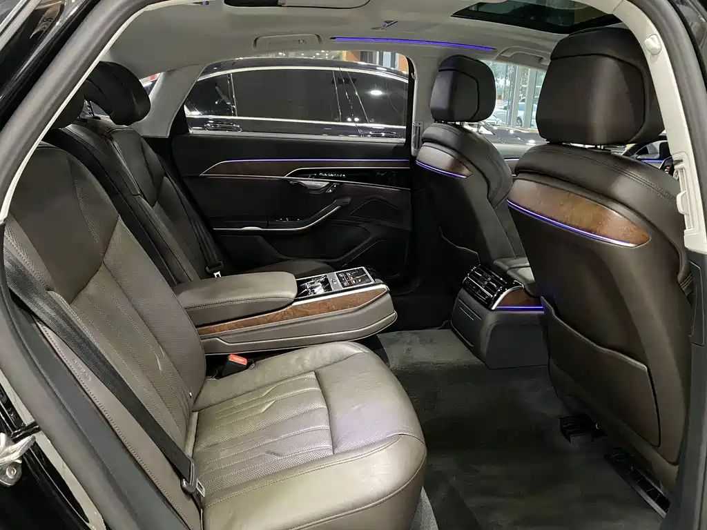 Audi A8 — фото 10