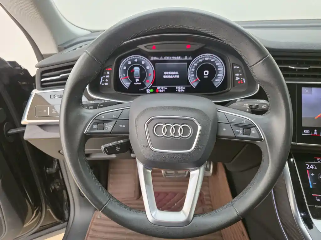 Audi Q8 — фото 10