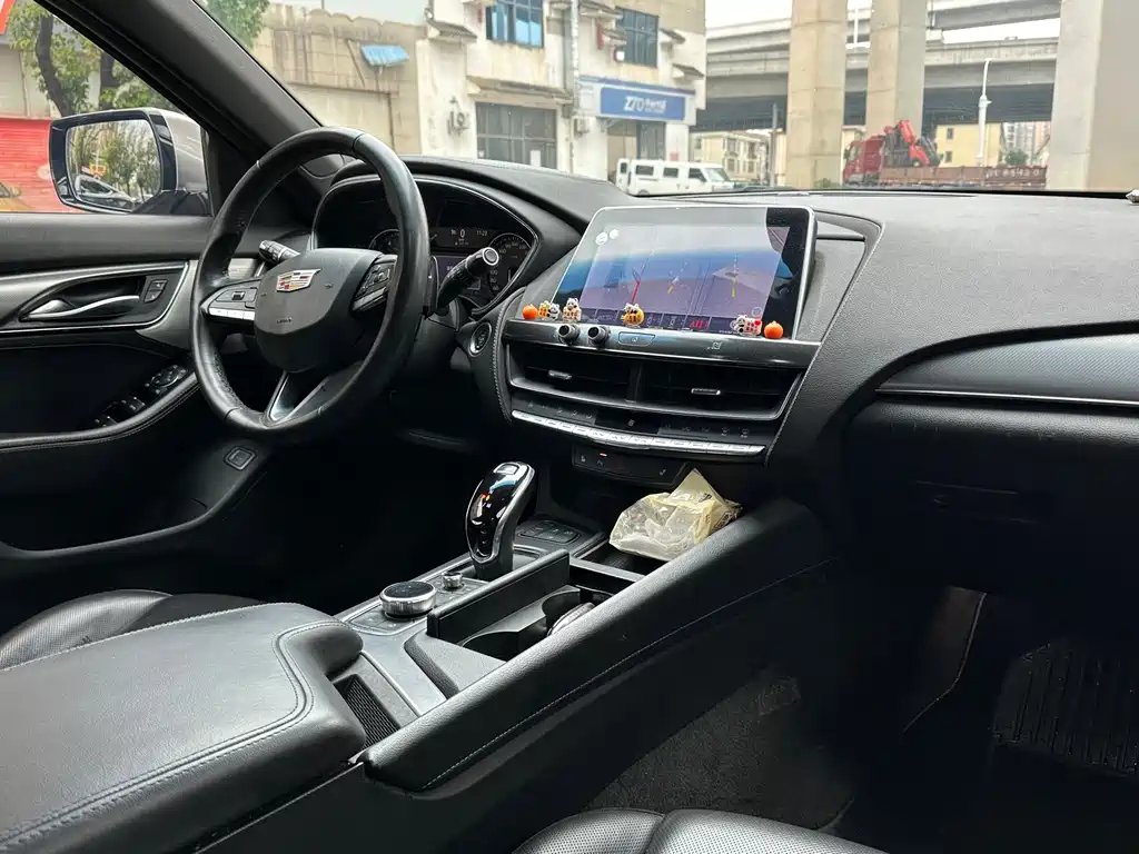 Cadillac CT5 — фото 14