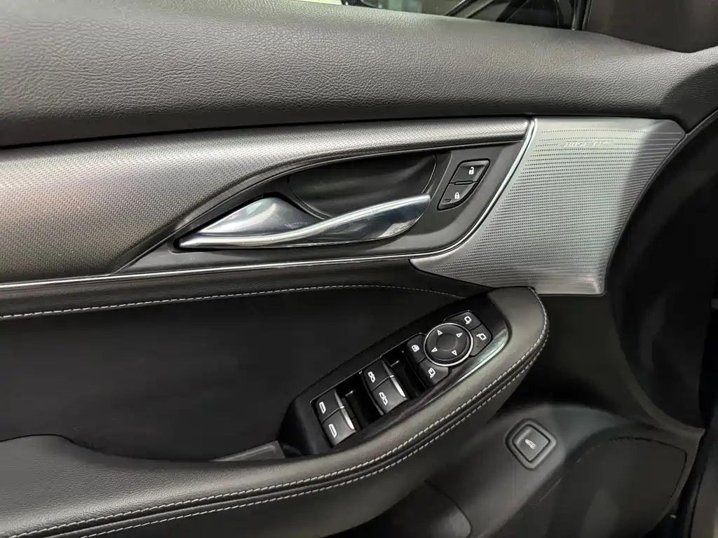 Cadillac CT5 — фото 11