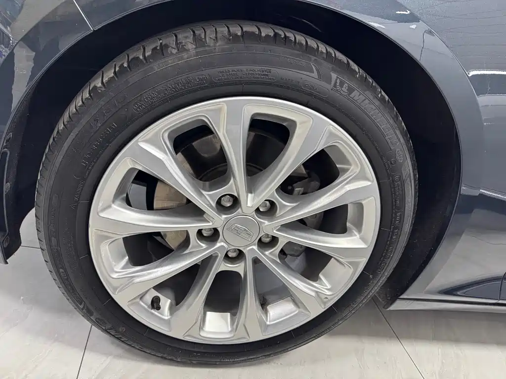 Cadillac CT5 — фото 17