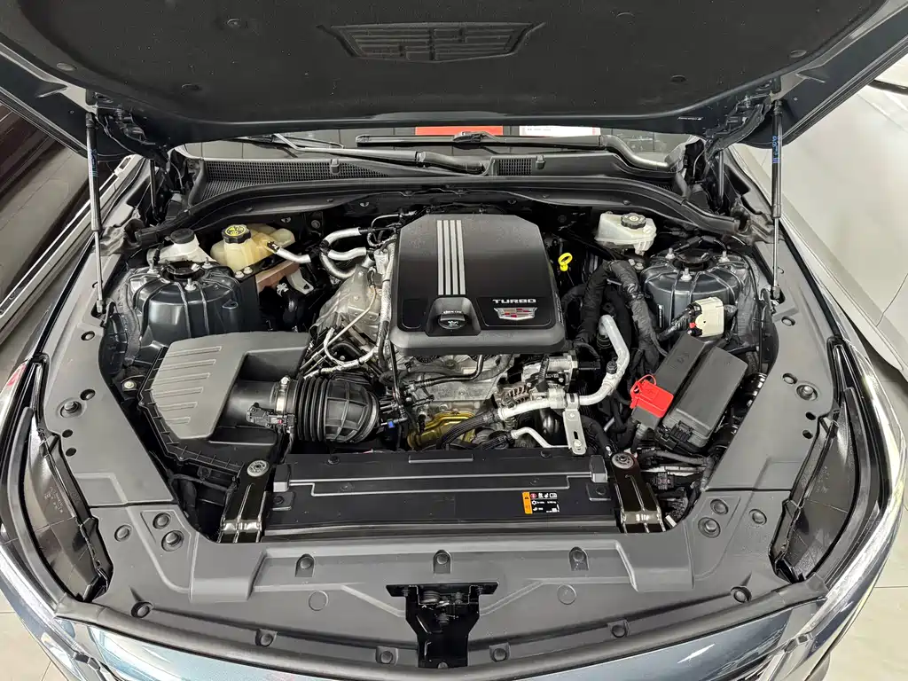 Cadillac CT5 — фото 20