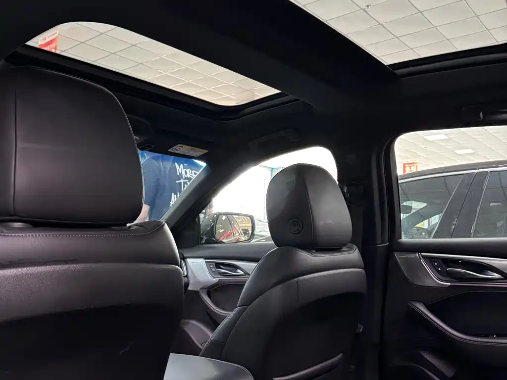 Cadillac CT5 — фото 27