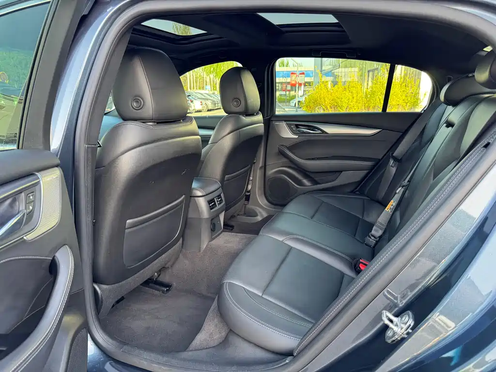 Cadillac CT5 — фото 5