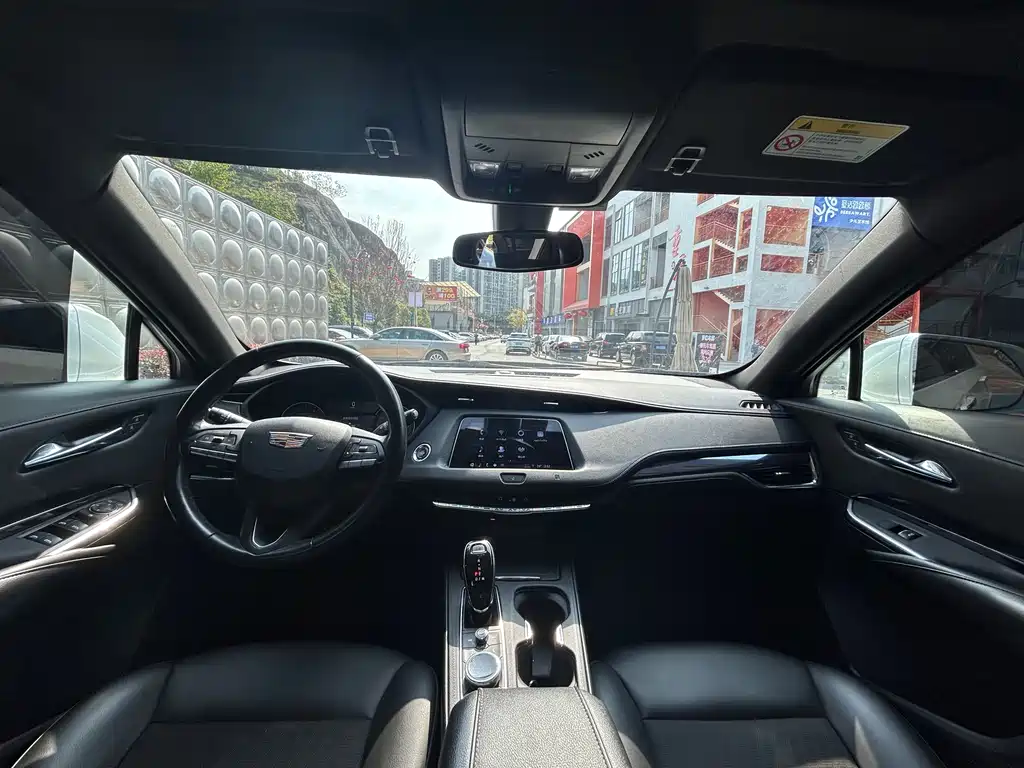 Cadillac XT4 — фото 9
