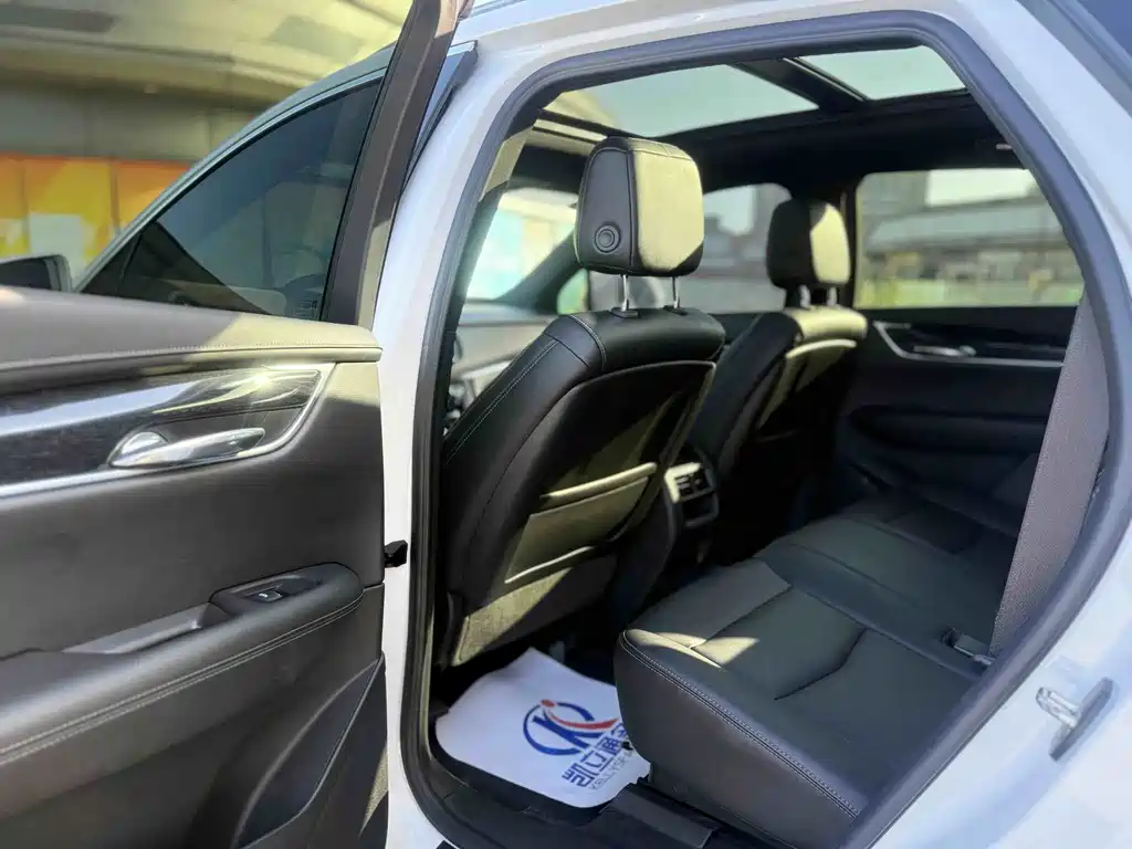 Cadillac XT5 — фото 11