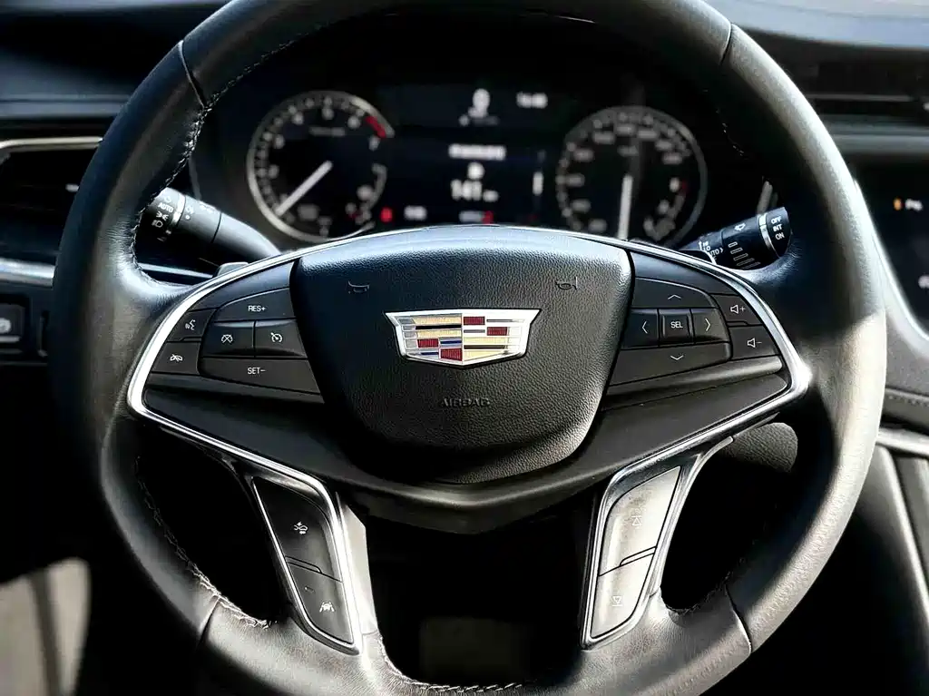 Cadillac XT5 — фото 14