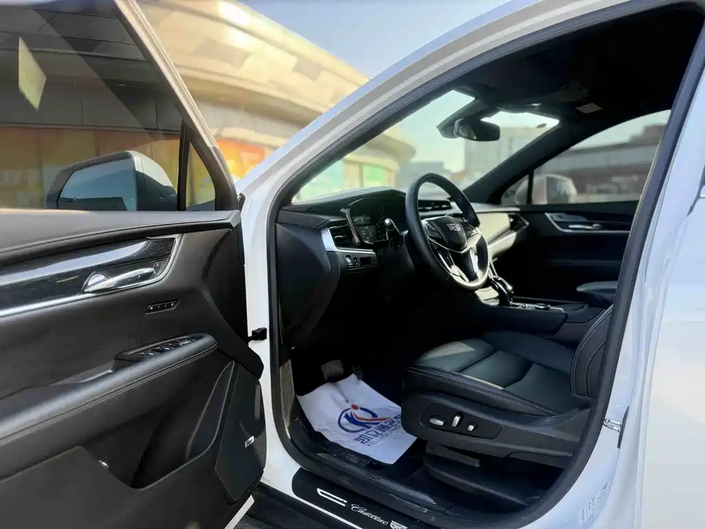 Cadillac XT5 — фото 6